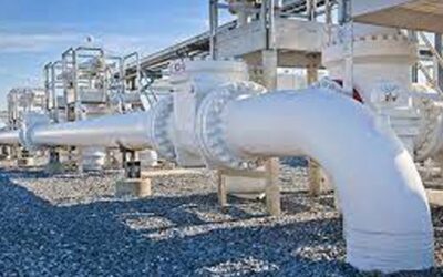 世界的な供給増加の可能性により原油価格が2%下落