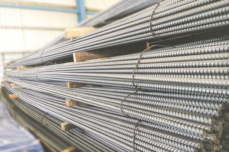 鉄鋼メーカーは後退に苦しむも回復を予測