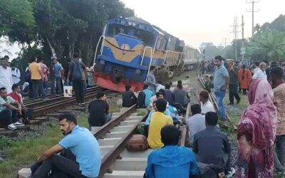 パブナでの脱線事故から7時間後、北部への鉄道接続が復旧