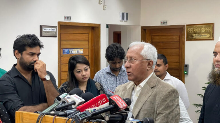 EUは2月の選挙に150人の監視員を派遣する予定