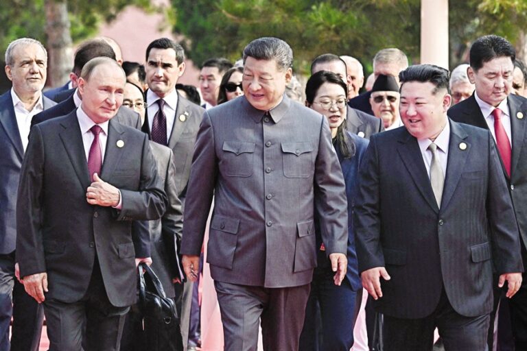 習近平、プーチン、金正恩が中国の大規模軍事パレードで結束を示す