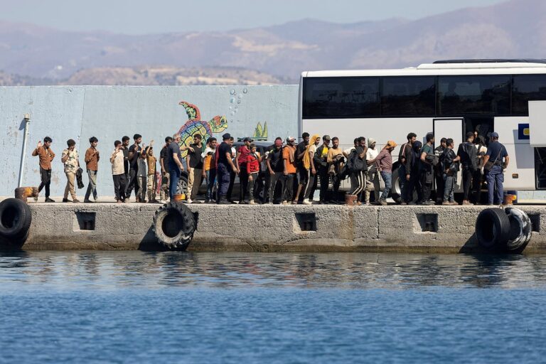 不法移民：ギリシャは法律を厳格化し、今月中にバングラデシュ人の一部を送還する予定