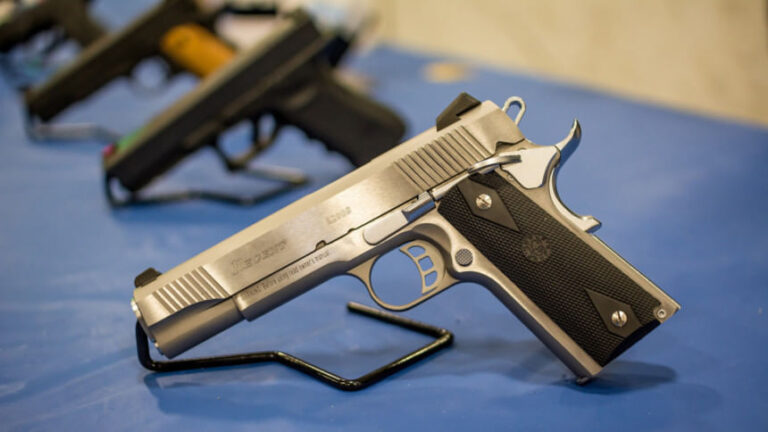 略奪された銃器の回収：報奨金の発表は成果を生まない