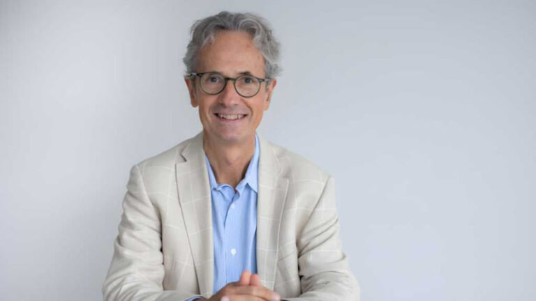 スターインタビュー：「政治権力は売ってはならない」