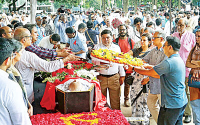バドルディン・ウマルが埋葬される