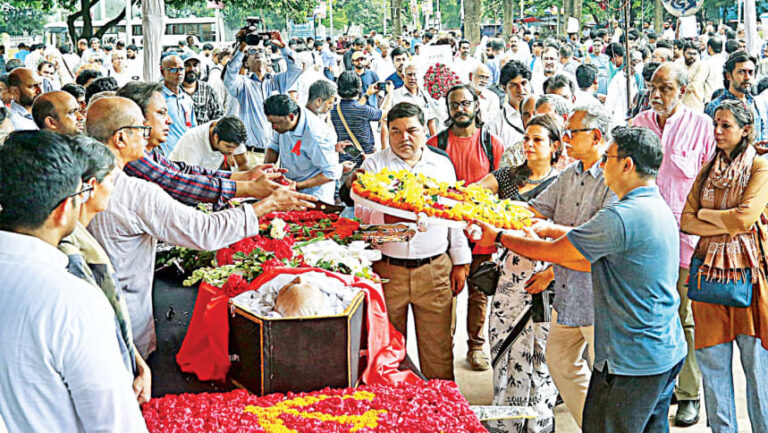 バドルディン・ウマルが埋葬される