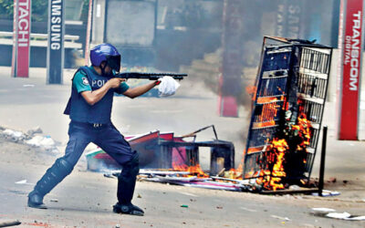 「発砲するか、職を失うか」