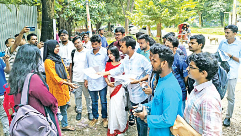 候補者たちはジュクス選挙に向けて最後の追い込みをかける