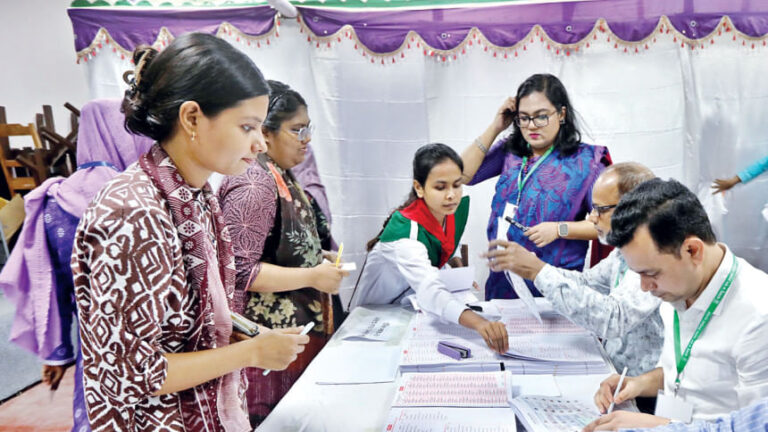 スムーズな投票の中でいくつかの疑惑