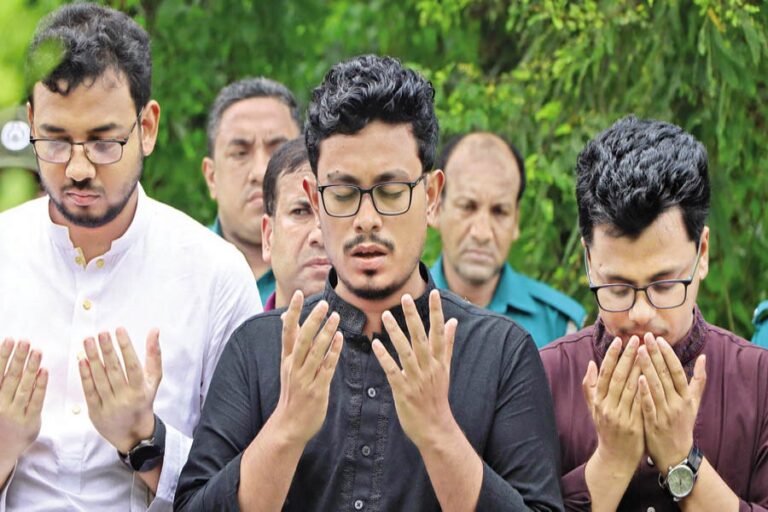 DUCSUの新リーダーが戦争と7月蜂起の殉教者に敬意を表す