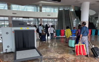 コックスバザール駅のセキュリティスキャナーが放置される