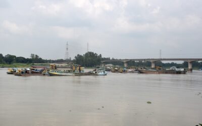 違法な砂採取は住宅やインフラを危険にさらす