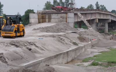 橋の工事が停滞し地元住民が苦境に立たされる