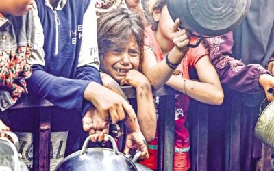 避難民となったパレスチナ人として少女が反応