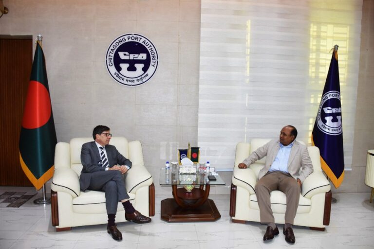 フランス特使がCTG港を訪問