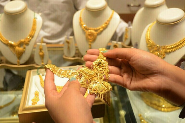 記録的な金価格により、インドの祝祭シーズンの需要は宝飾品からコインへとシフト