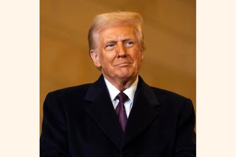 トランプ大統領は政府閉鎖を利用して解雇や政治的懲罰を行っている