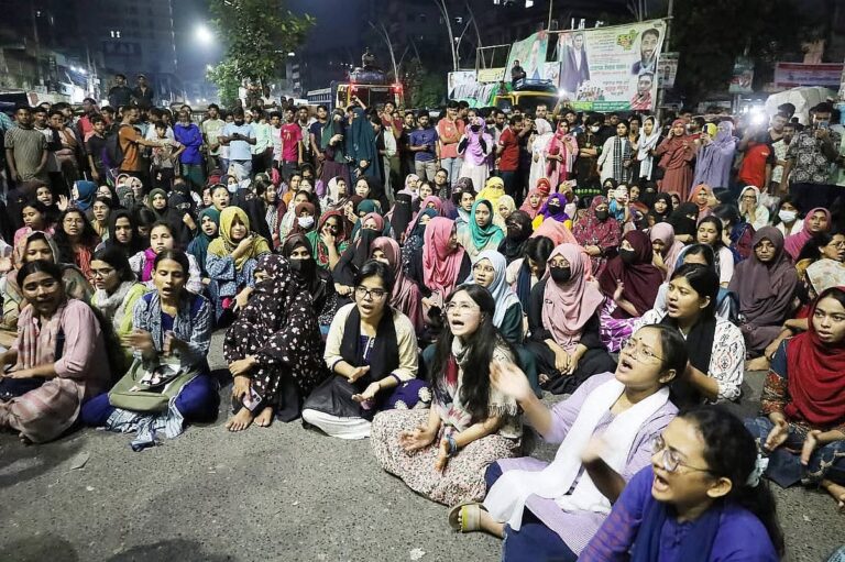 ジョバイド殺人事件：主犯マヒル容疑者が母親によって警察に引き渡される