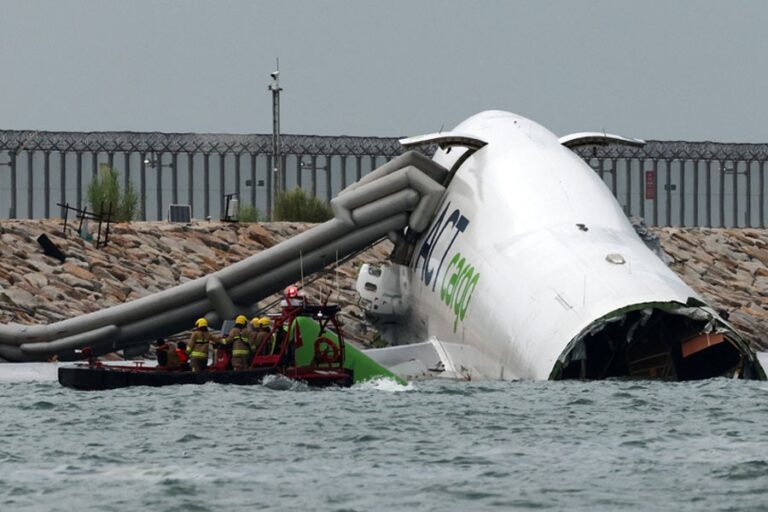 空港職員2人が死亡
