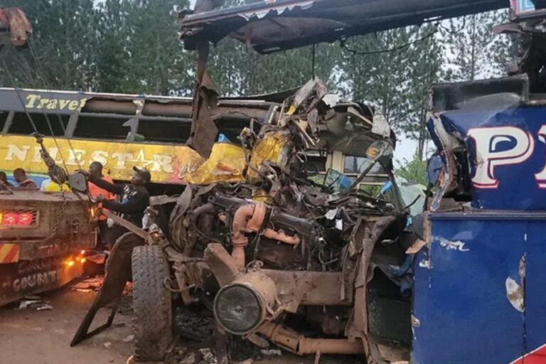 ウガンダで4台の車が衝突、40人死亡