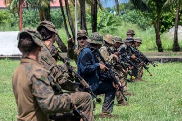 米軍がパナマのジャングルで訓練