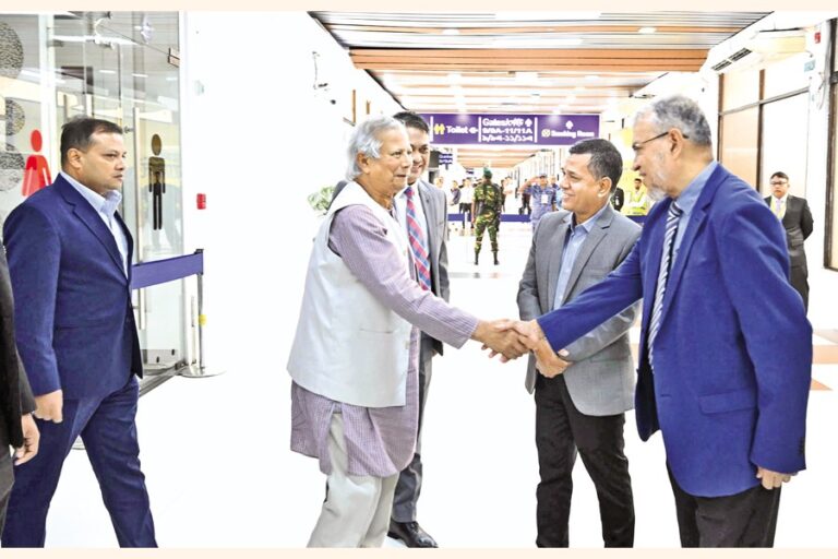 カリフォルニア州、ニューヨークへの9日間の訪問を終えて帰国