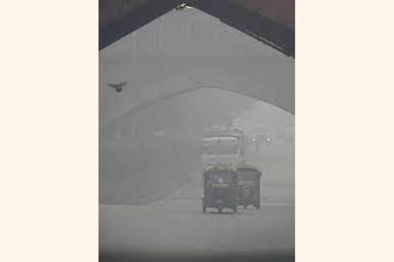 インド、致命的なスモッグ対策としてデリーで雲の種まきを試験