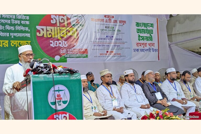 集会で演説するATMマサム氏