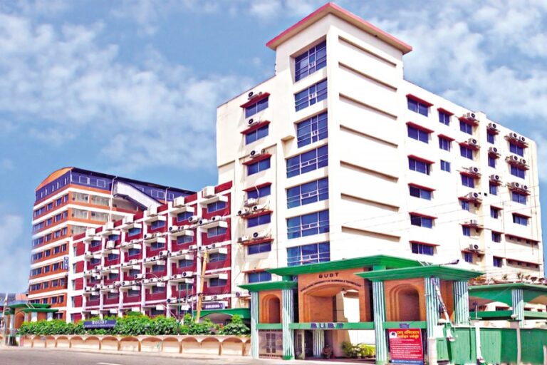 学生たちはテックフュージョンフェスト2025に向けて準備を進めている