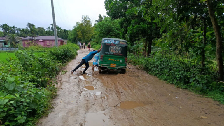 かつての道路、今や悪夢