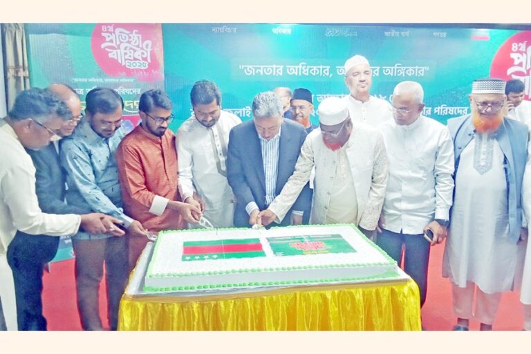 カスル氏は選挙を通じて民主主義を回復するために団結を呼び掛けた