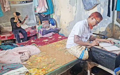 湿った床の上、雨漏りする屋根の下