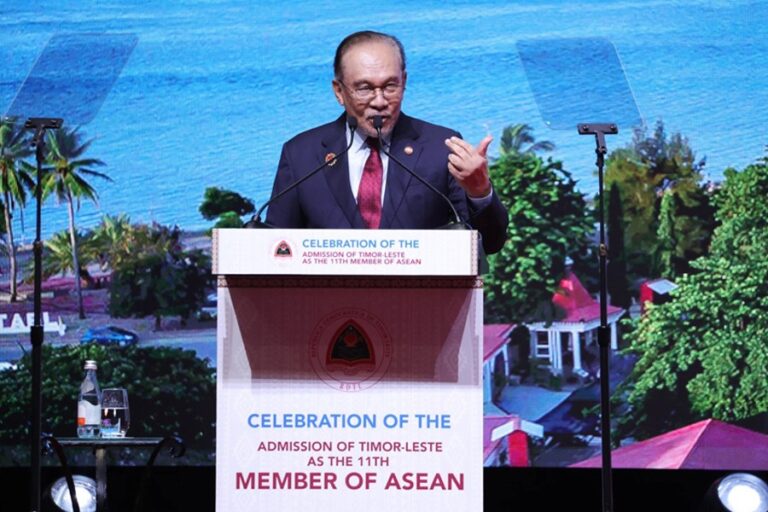 アンワル氏、東アジア首脳会議で強制よりも対話を主張