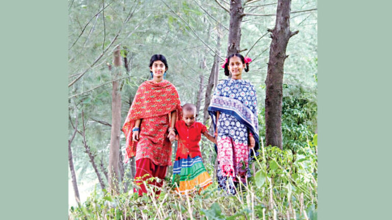 見えない社会生活：ダッカの家事労働者のありのままの姿