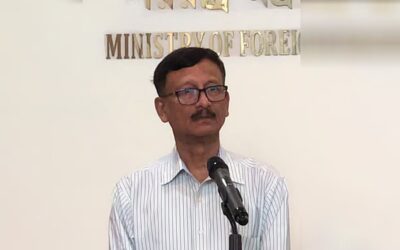 外国人顧問は、インドの外務大臣に誰も質問しなかったことに驚いた。