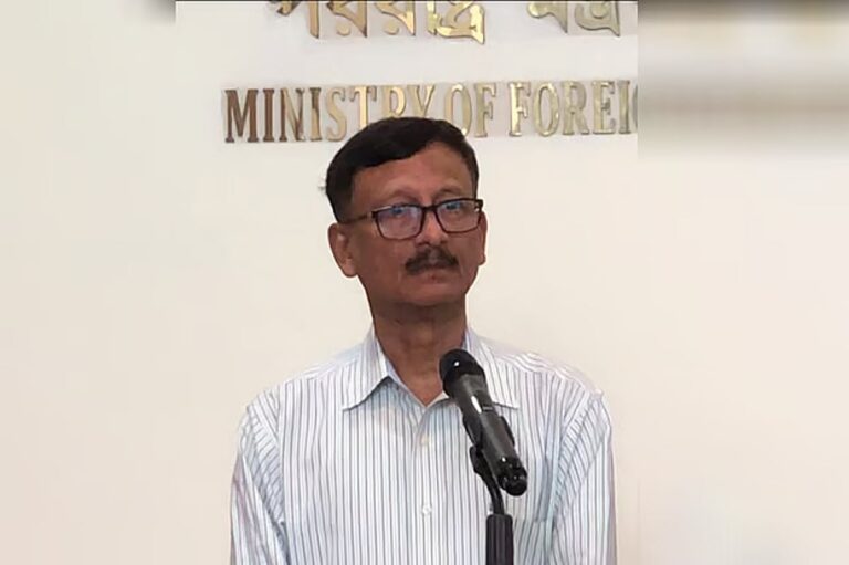 外国人顧問は、インドの外務大臣に誰も質問しなかったことに驚いた。