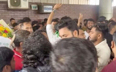 ダッカ空港：ジャーナリストらがアクテル氏とタスニム・ジャラ氏の記者会見をボイコット