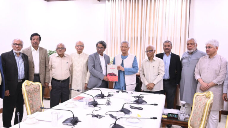 ニュース分析：複雑な憲章の二者択一