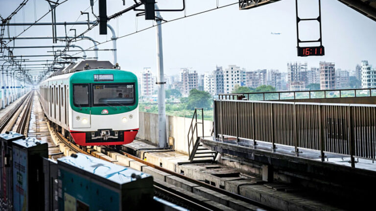 地下鉄がまたもや困難に直面
