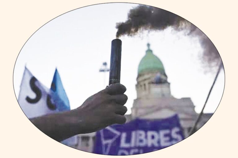 アルゼンチン議会が支出拒否権を覆し、ミレイにとって新たな打撃