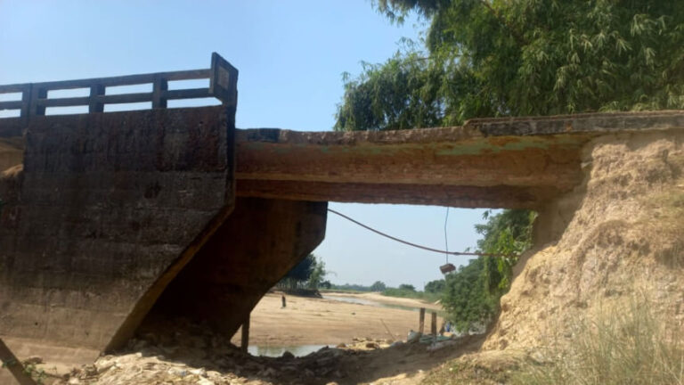 ノラパラ橋が崩壊寸前