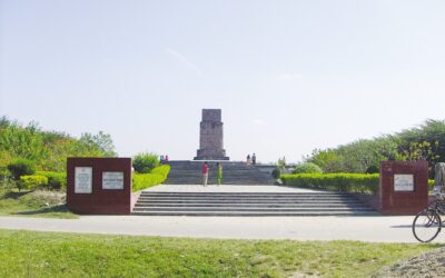 ラジシャヒ大学の解放戦争の彫刻は放置されている