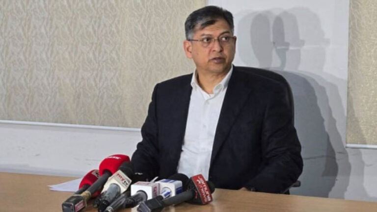 候補者はまもなく選挙運動開始の合図を受け取る