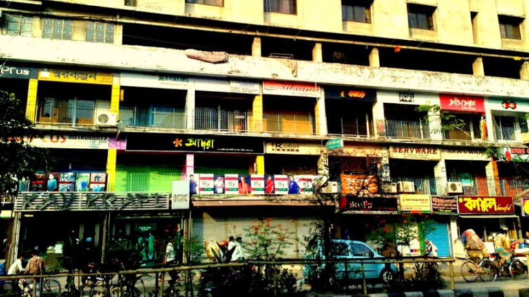 AZIZスーパーマーケット：委員会をめぐって派閥が衝突、市場の門が閉鎖