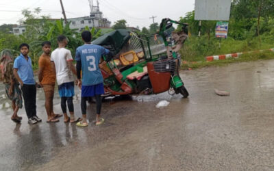 ガジプールでトラックがオートリキシャに衝突、2人死亡