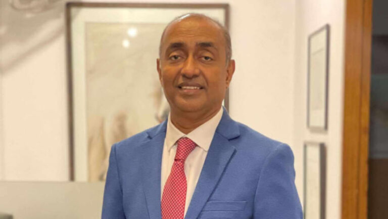 「7月憲章の実施に法的障壁はない」