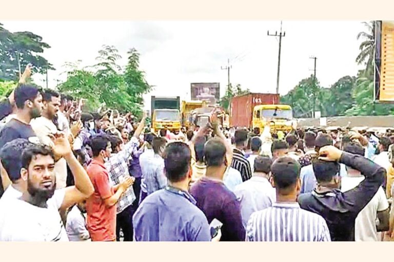 イスラミ銀行、長年の「不法雇用」に打撃