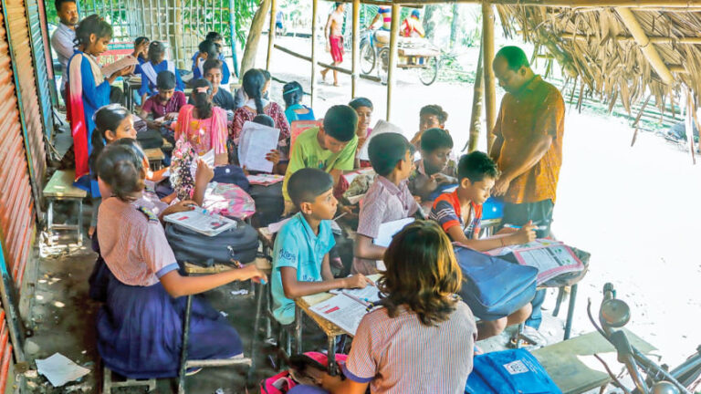 通う学校がない教師たち