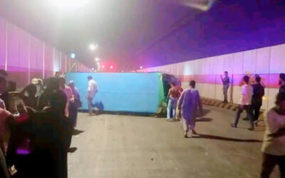 カルナフリトンネル内でバスが横転、15人負傷