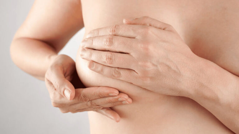 自分の乳房を知る：チェック方法、早期警告サイン、そしてそれがなぜ重要なのか